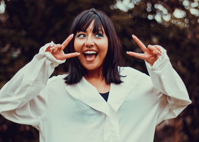 Pose “Peace” Saat Selfie Disebut Bisa Bocorkan Data Biometrik, Benarkah?