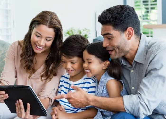 Orang Tua Harus Melek Digital, Tantangan Parenting Kian Beragam