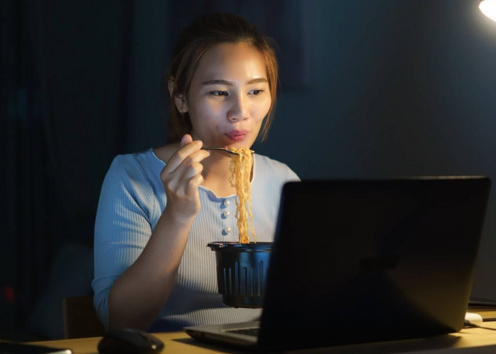 Bahaya Makan Larut Malam, Kebiasaan Sepele yang Berdampak bagi Kesehatan