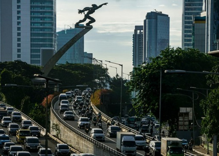 Kepadatan Lalu Lintas Meningkat di Jam Sibuk, Aktivitas Masyarakat Kembali Normal di Sejumlah Kota