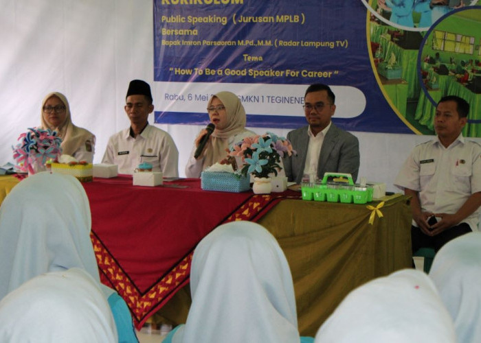 Siswa SMKN 1 Tegineneng Dilatih Jadi Pembicara, Presenter Radar Lampung TV Bagikan Rahasia Public Speaking