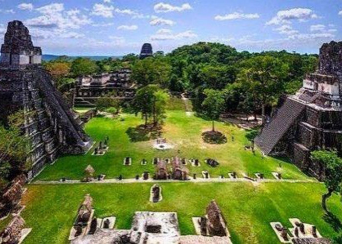 Tikal : Piramida Tersembunyi di Jantung Hutan Guatemala