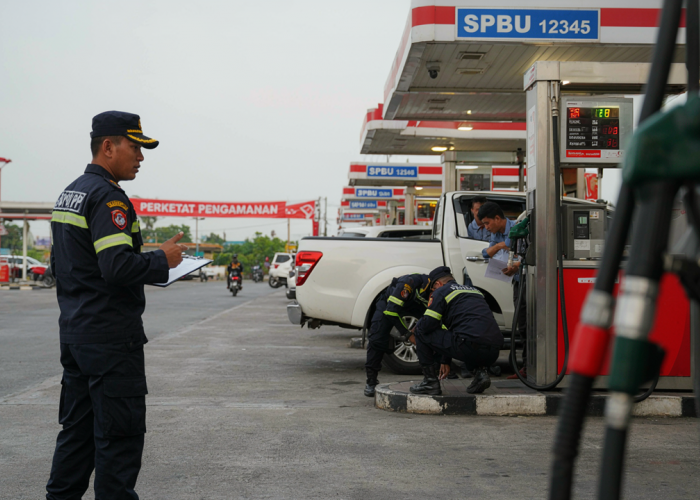 Antrean Solar Mengular di Bandar Lampung, Satpol PP Perketat Pengawasan BBM Bersubsidi.
