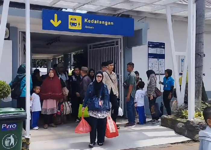 Tiket Ludes, PT KAI Tambah Rangkaian KA Rajabasa dan Kuala Stabas