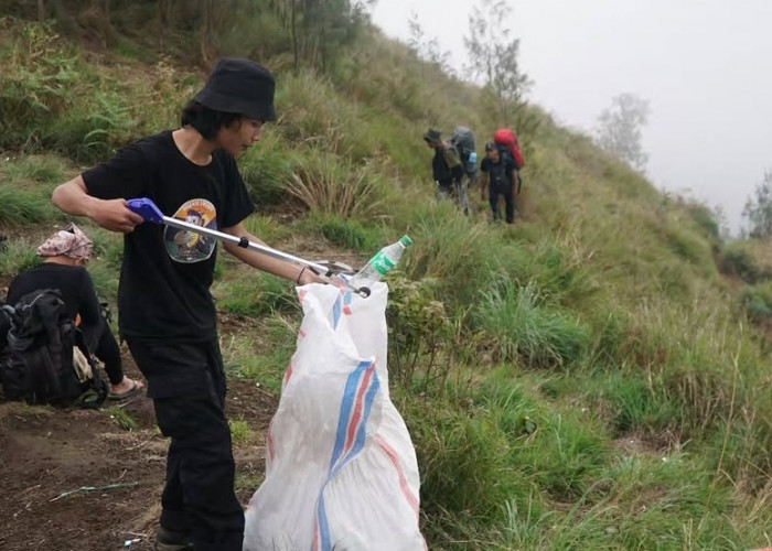 Musim Kemarau Tiba, Pendaki Rinjani Diminta Waspada Kebakaran di Jalur Pendakian