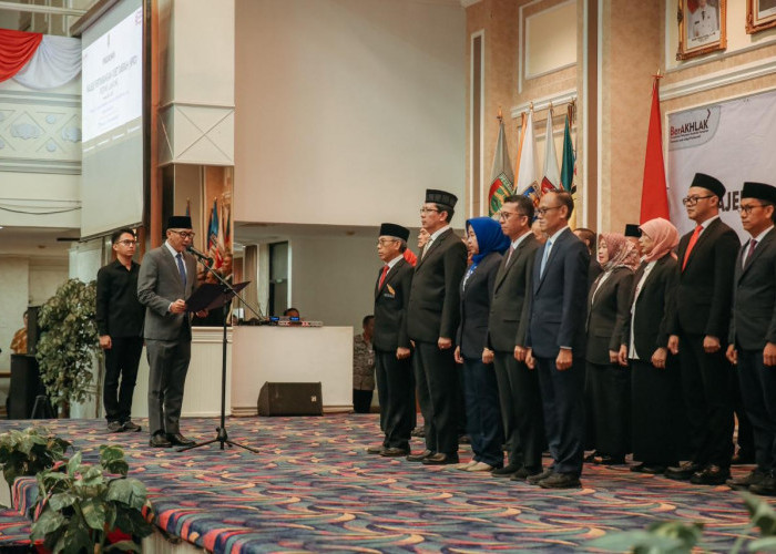 Sinergi Pemerintah dan Akademisi Diperkuat, Gubernur Rahmat Mirzani Kukuhkan MPRD Lampung 2025-2030