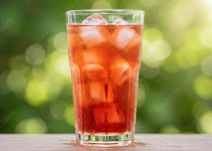 Minum Es Teh Setelah Makan: Kebiasaan Segar atau Risiko Tersembunyi?