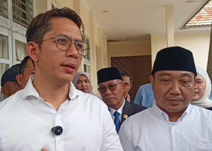 Dukung Sektor Wisata, Bupati Lamsel Mulai Perbaiki Jalan Simpang Polsek Kalianda -  Ketang