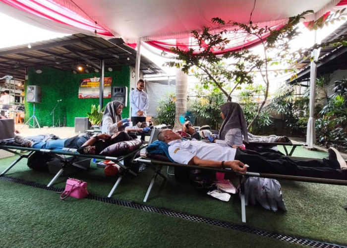 Tak Hanya Menyiarkan Informasi, KPID Lampung dan Insan Penyiaran Guyub Menambah Stok Darah untuk Warga