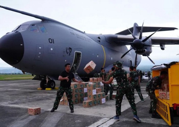 Airbus A400 TNI AU Bawa 24 Ton Bantuan untuk Aceh