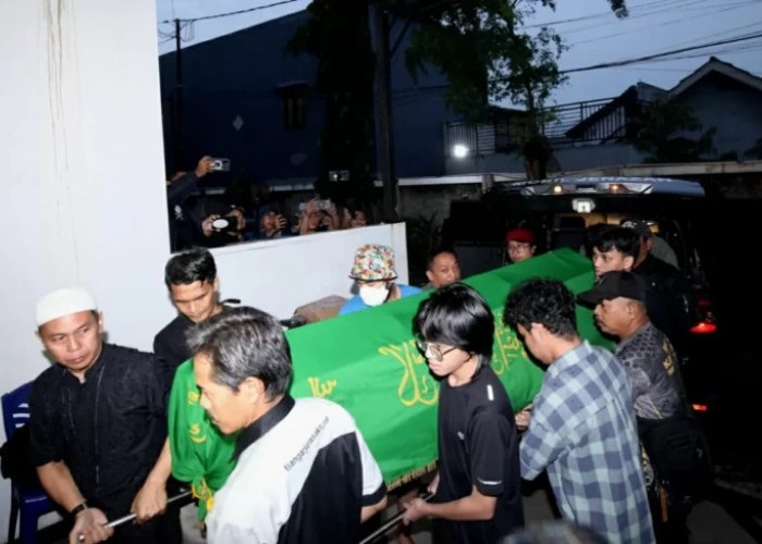 Jenazah Epy Kusnandar Tiba di Rumah Duka, Tangis Keluarga Pecah Saat Peti Diturunkan