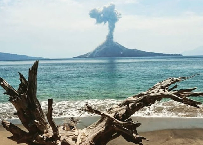 Status Gunung Anak Krakatau Turun ke Level Waspada Mulai 21 September