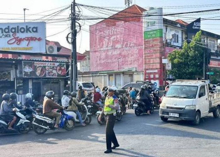 Krisis BBM Picu Antrean Panjang di Bali, Polisi Atur Lalu Lintas