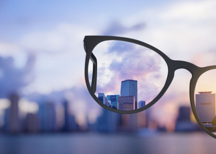 Benarkah Kacamata Bikin Mata “Malas” dan Minus Bertambah?