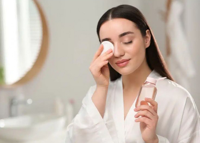 Efek Tidak Membersihkan Make Up Sebelum Tidur yang Sering Diabaikan