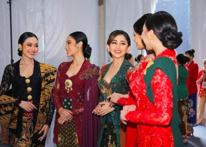 Kebaya Resmi Diakui Dunia: Sertifikat WBTb UNESCO Diserahkan Bersama Reog dan Kolintang