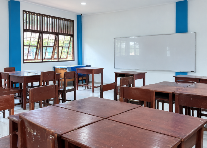 Dari Plafon Rusak ke Kelas Nyaman, Revitalisasi Rp1,1 Miliar Ubah SMP YPK Sion Jayapura