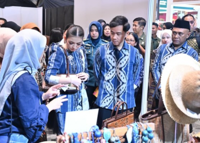 Dari Stan ke Stan, Gibran Dialog dengan Youngpreneur dan Beli Produk Karya Anak Muda di INACRAFT