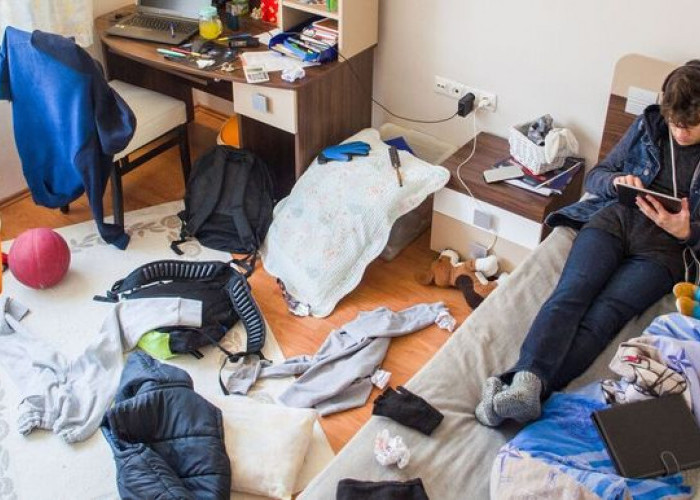 Kamar Berantakan Bikin Makin Stres atau Stres Bikin Kamar Terasa Berantakan?