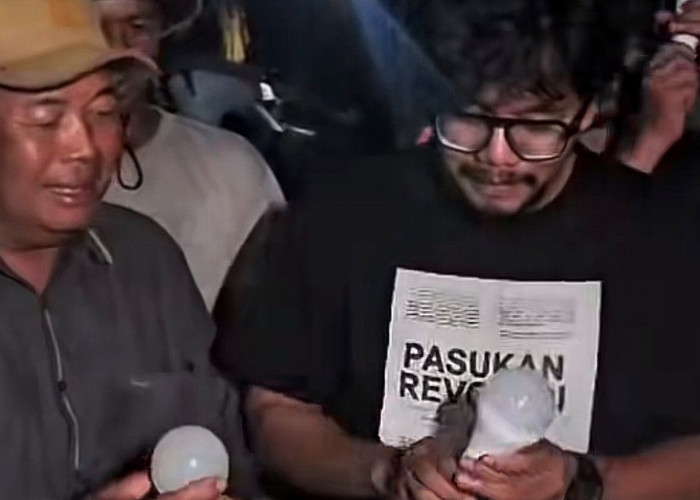 Aksi Sosial Ferry Irwandi Viral! Donasi Fantastis Rp10,3 Miliar Bikin Netizen Terharu