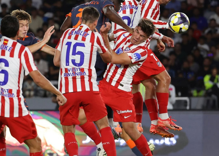 Gol Carlos Martín dan Bisseck Warnai Imbang Panas Atlético vs Inter di Laga Uji Coba Benghazi”