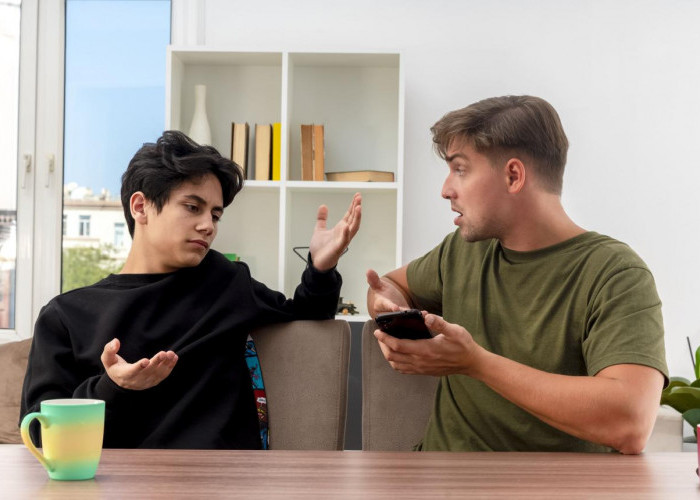 Kenapa Banyak Orang Lebih Pilih Curhat ke Teman daripada Pasangan? Ini Fenomena Anak Muda Sekarang!