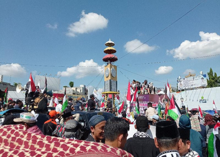 Tolak Evakuasi Hingga Ajak Boikot Produk Israel, Ribuan Massa Aksi Bela Palestina Jilid III Padati Adipura  