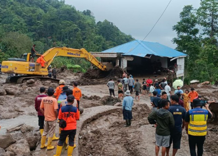 Banjir Bandang di Sungai Deli, Sumatra Utara: Warga Mengungsi dan Kerugian Meluas