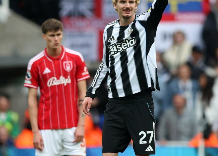 Guimarães dan Woltemade Bawa Newcastle Bungkam Nottingham 2-0