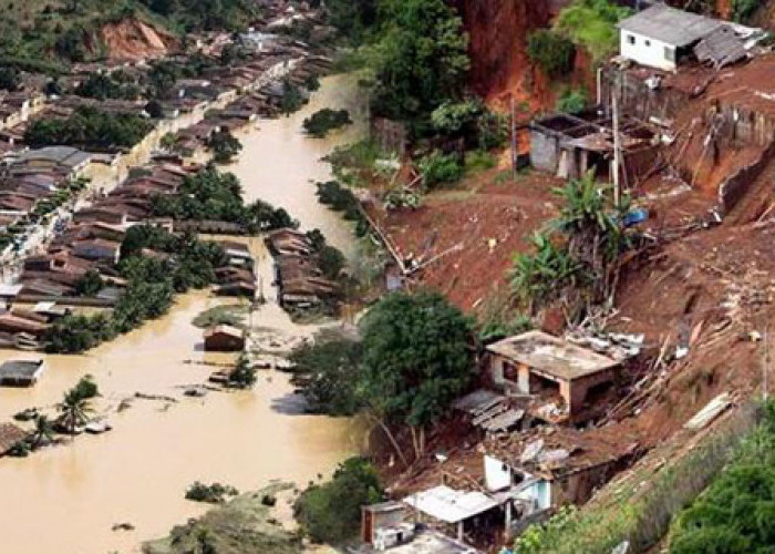 Cuaca Ekstrem Melanda Sejumlah Wilayah, Warga Diminta Waspada Potensi Banjir dan Longsor