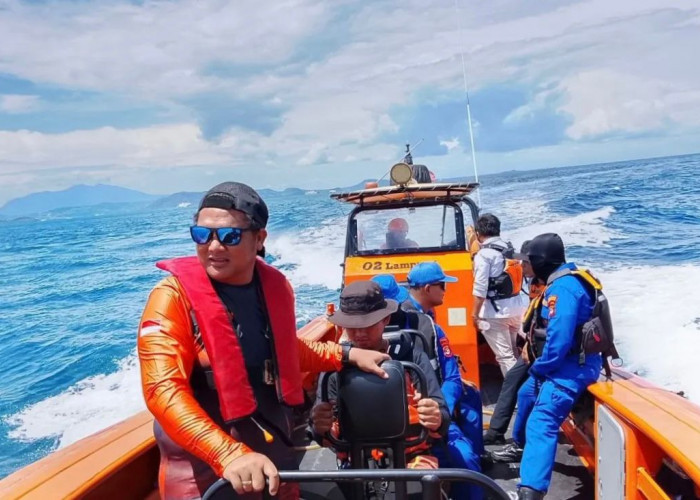 Tim SAR Lakukan Pencarian Penumpang KMP Dorothy yang Diduga Terjatuh di Perairan Bakauheni