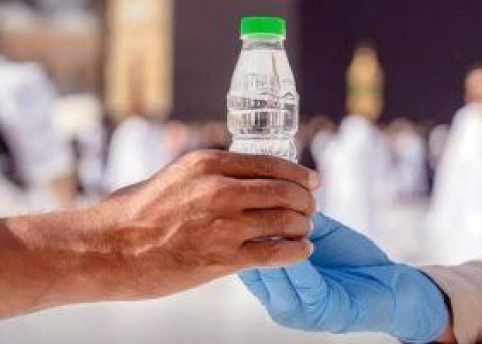 Menyingkap Keajaiban Air Zamzam: Dari Asal Usul di Tanah Suci hingga Segudang Manfaat untuk Kesehatan