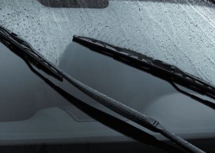 Wiper Mulai Tidak Maksimal Saat Hujan? Ini Tanda Karet Wiper Harus Segera Diganti