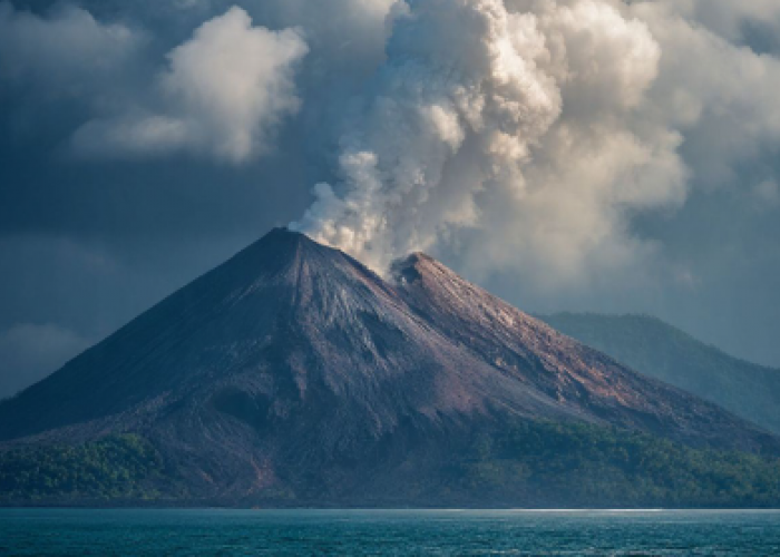 Gunung Anak Krakatau Kembali Erupsi, Berlangsung 17 Detik