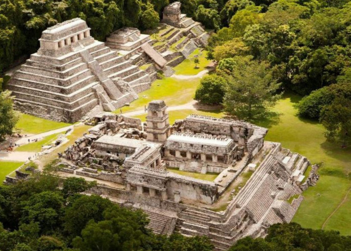 Palenque: Kota Maya yang Tersembunyi di Hutan Meksiko