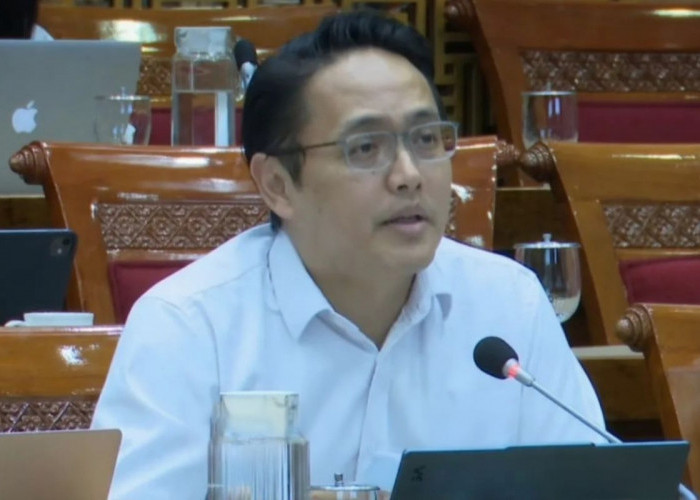 Kemendiktisaintek Siapkan Pembebasan UKT Hingga Dua Semester untuk Mahasiswa Terdampak Bencana