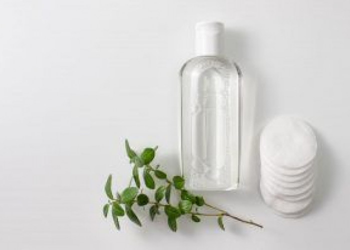 Bukan Sekadar Air, Ini Alasan Micellar Water Wajib Ada di Meja Rias Anda!