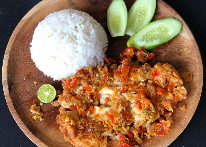 Pedasnya Mendunia! Cerita Ayam Gepuk Jadi Wajah Kuliner Indonesia di Malaysia