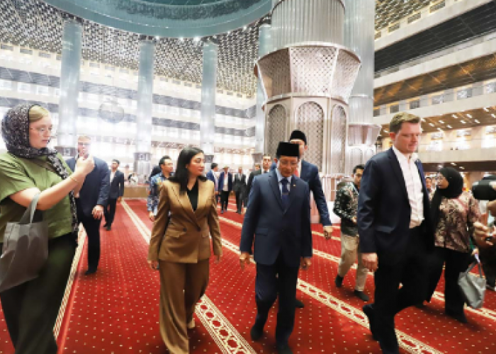 Menteri Jerman Kunjungi Istiqlal dan Katedral Jakarta, Soroti Toleransi Indonesia