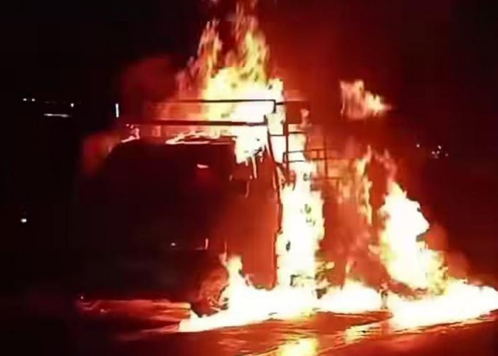 Mobil Grandmax Terbakar di Bypass Bandar Lampung, Diduga Korsleting Pengapian Jadi Pemicu
