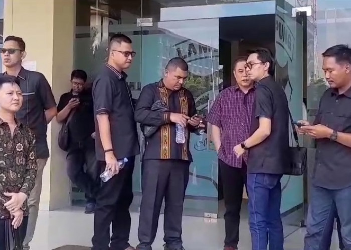 Rekan Jadi Tersangka Penyerobotan Lahan, Puluhan Advokat Sambangi Polda Lampung