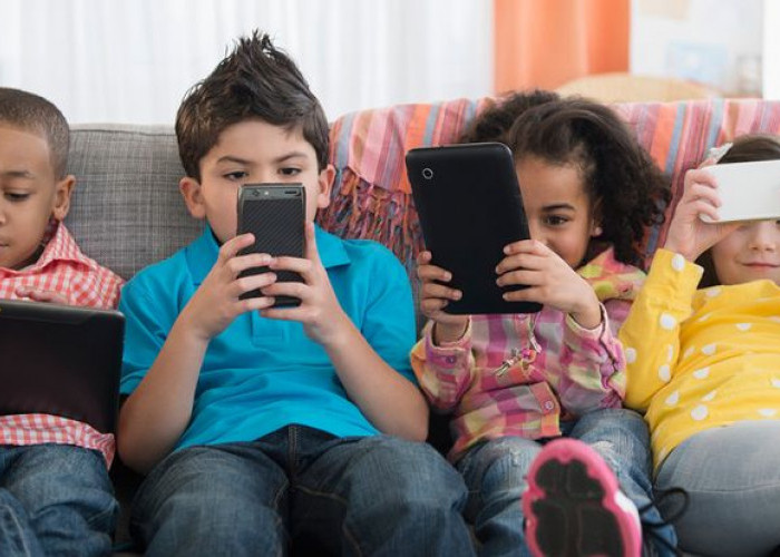 Anak Susah Lepas dari HP? Ini 5 Trik Cerdas Atur Screen Time Agar Si Kecil Tetap Kreatif dan Gak Kecanduan 