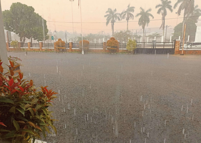 BMKG Kembali Ingatkan Potensi Dampak Cuaca Buruk Hingga Nataru Menguat Mulai Banjir Hingga Tanah Longsor