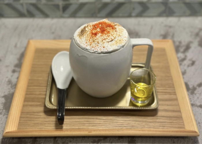 Ramen Mirip Cappuccino Viral di Tokyo, Topping-nya Busa Lembut