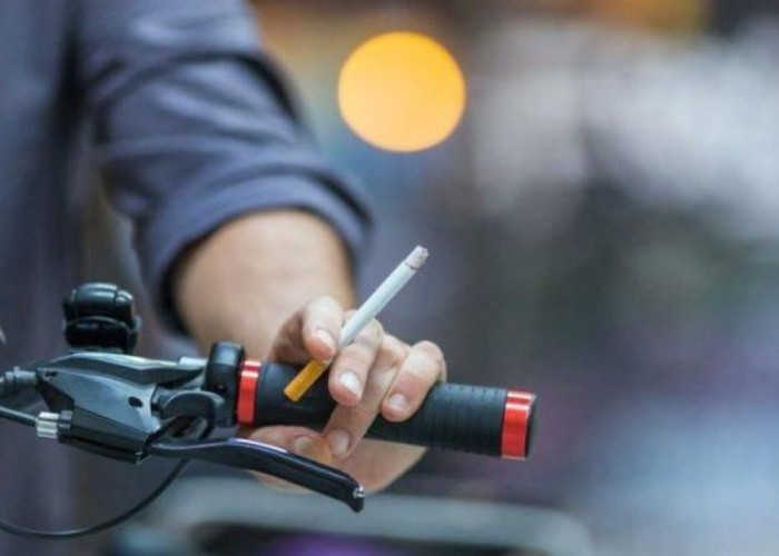 Akibat Keegoisan Perokok yang Merokok di Jalan Raya Saat Berkendara, Ini Dampak Bahayanya!