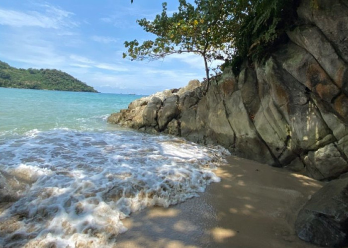 Pesona Pantai Minang Rua, Dari Air Jernih Hingga Pasir Bersih yang Tak Bosan Dikunjungi