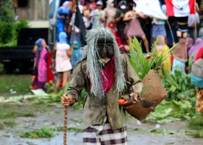 Mengenal Sekura Cakak Buah, Tradisi Topeng Lampung Barat yang Penuh Makna