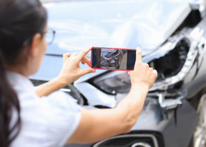Merekam Kecelakaan Demi Konten? Ketahui Dampaknya bagi Proses Evakuasi