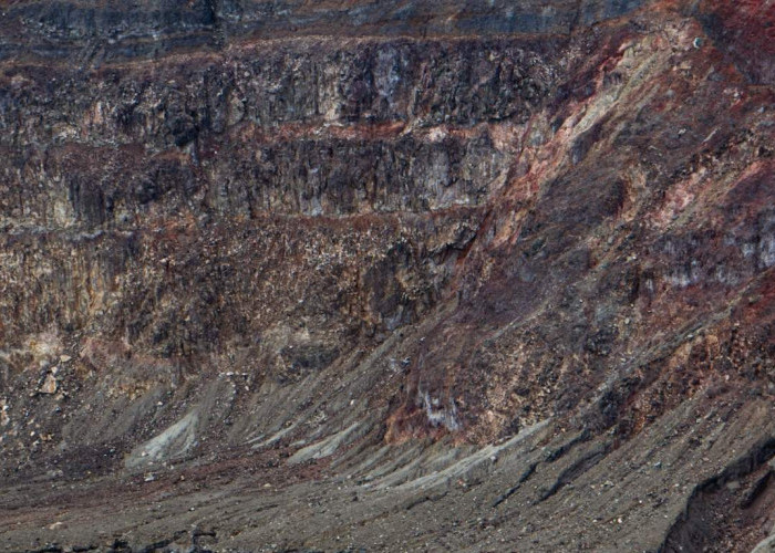 Badan Geologi Temukan Retakan 100 Meter di Kawah Gunung Kelimutu Usai Gempa M 7 NTT