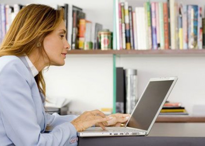 Kebiasaan Duduk Terlalu Lama Perlu Diwaspadai, Ini Risikonya